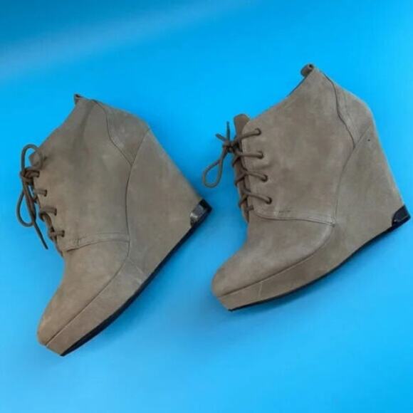 Vince Camuto Womens Beige Taupe Suede Lace Up Dallyy Wedged Ankle Booties Size 8 - Picture 1 of 7